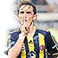Tuncay izme'yi giyiyor