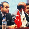 Baykal telefonun tellerine kondu